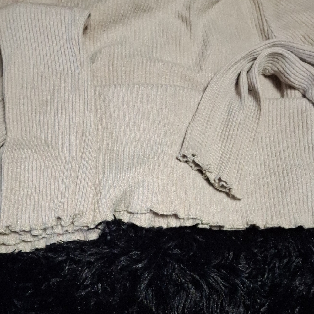 Women's Cream Ribbed Top - Picture 3 of 4
